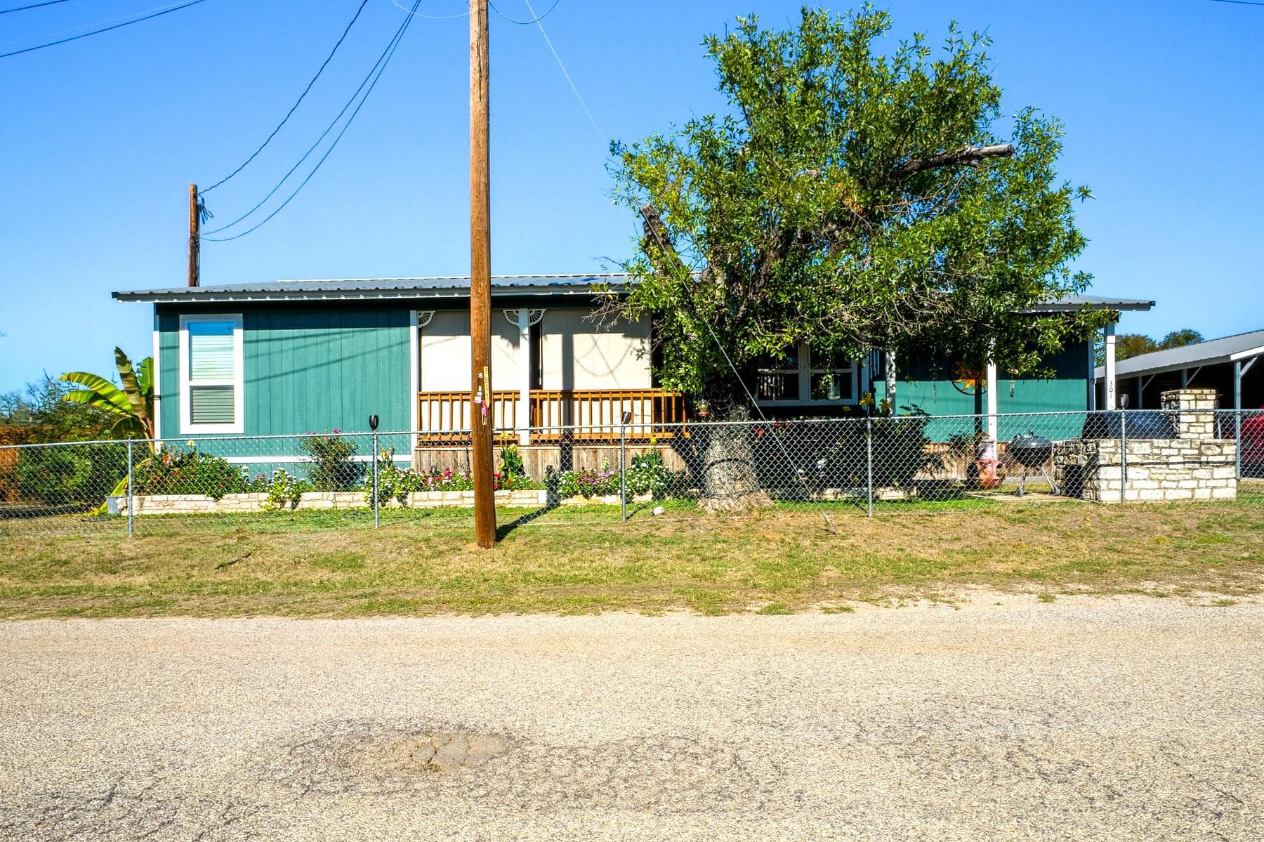 301 E Castlebriar Dr