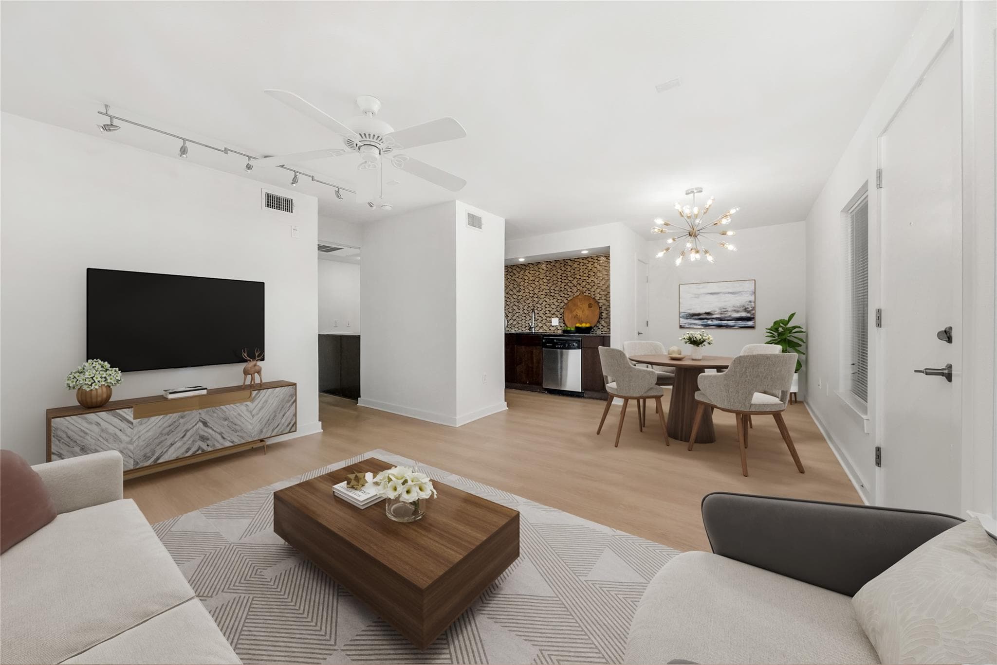 2200  Dickson Dr  #112