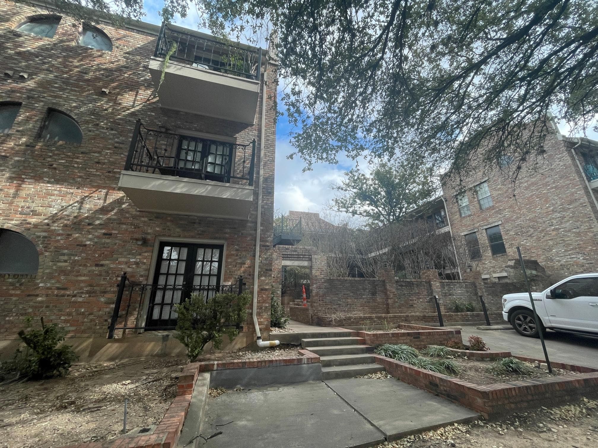 2801  RIO GRANDE St  #303
