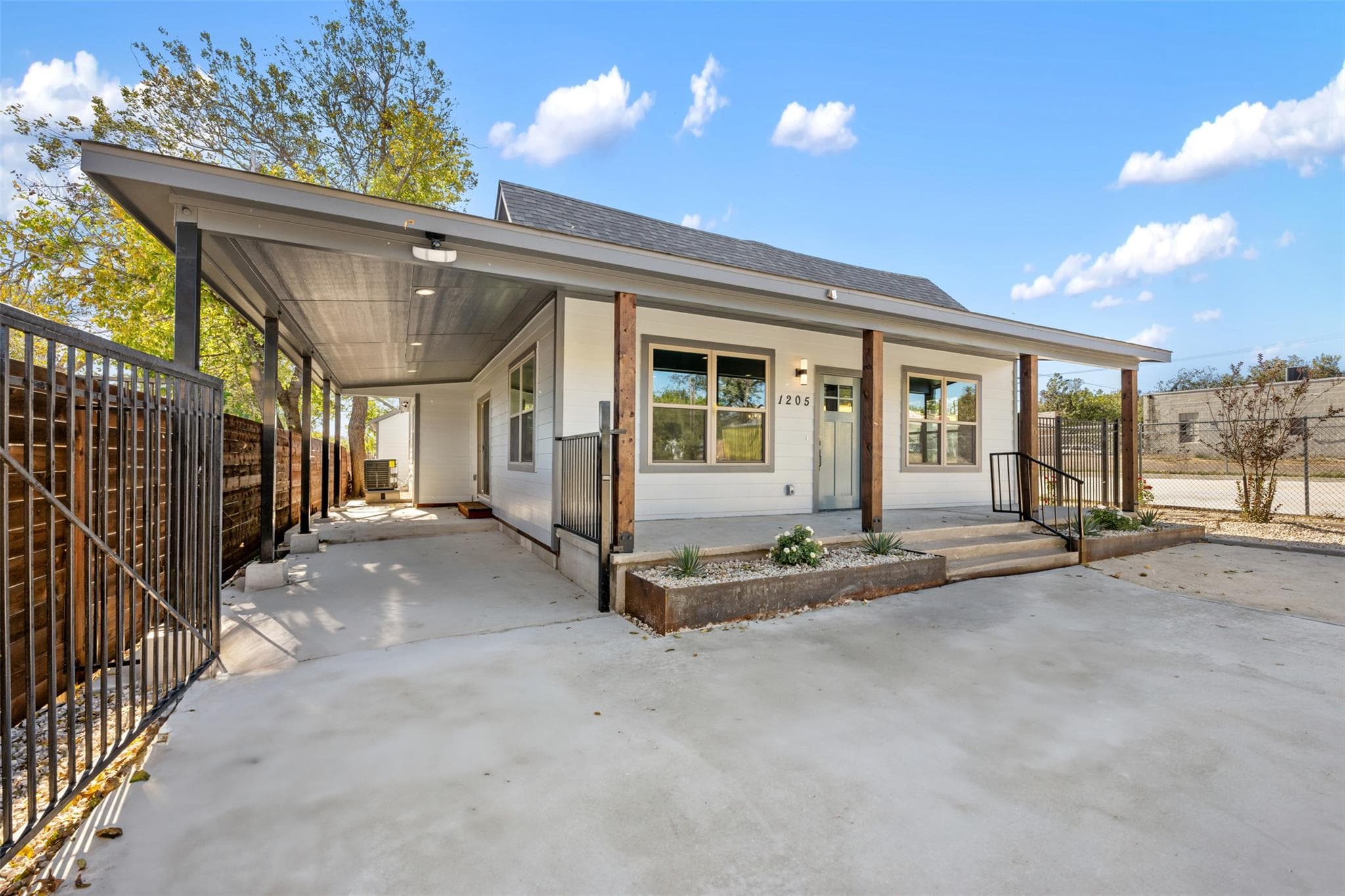 1205 W Avenue G None