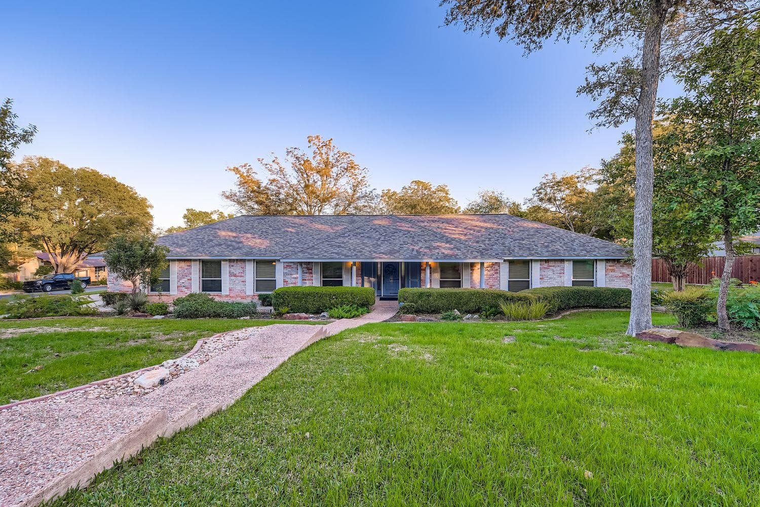 9201  HEATHERWOOD Dr