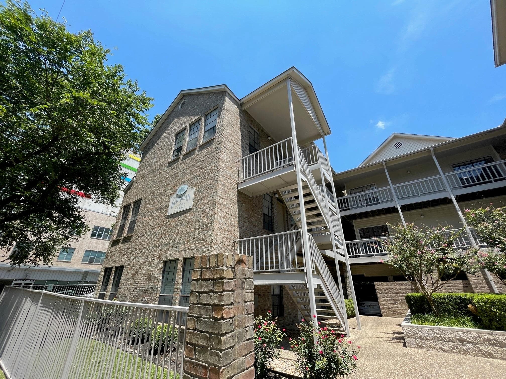 715  W 22 1/2 St  #306