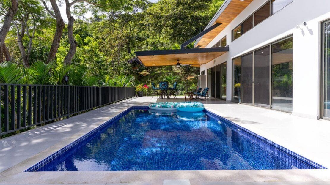 0000 Modern gem in the natural setting None