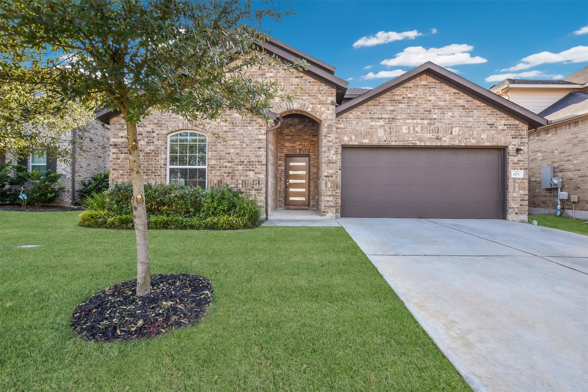 605  Oleander Loop