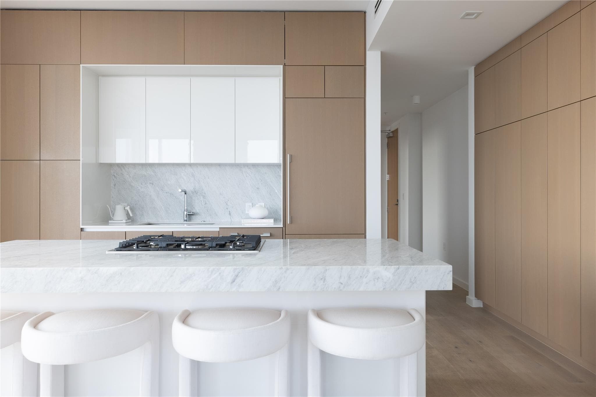 313 W 17th St  #2007