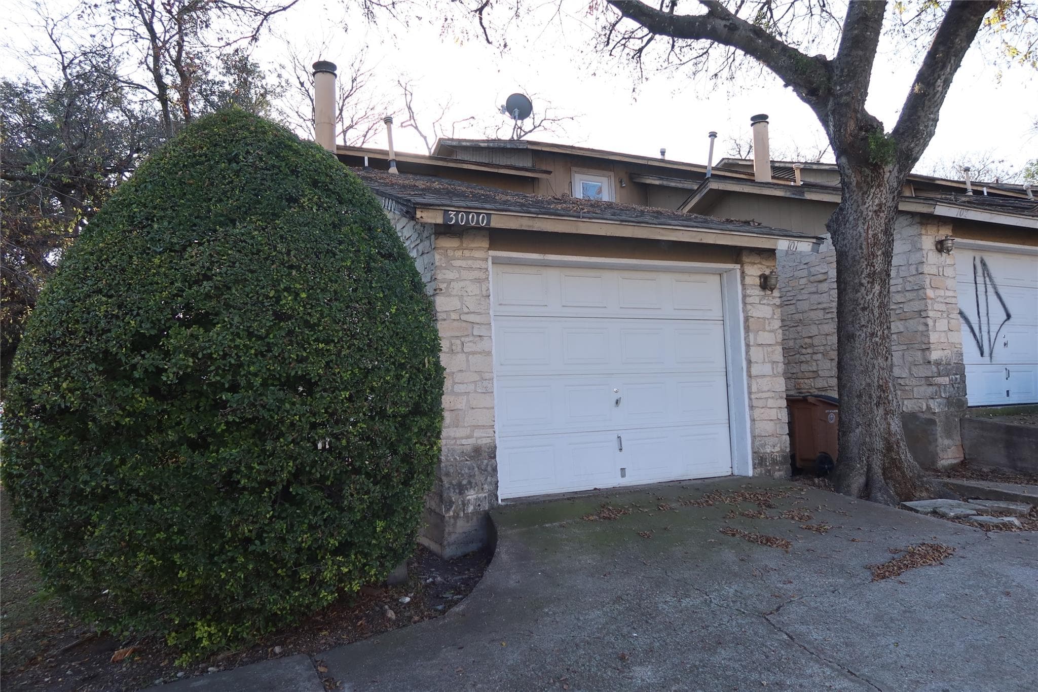 3000 S 1st St #102