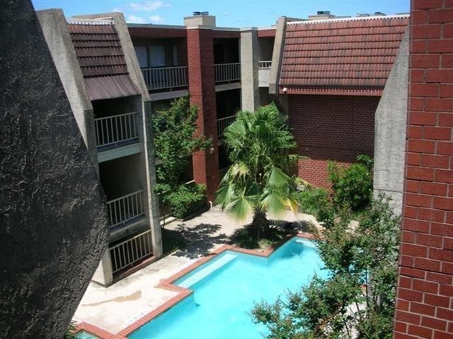 3115  HELMS St  #302