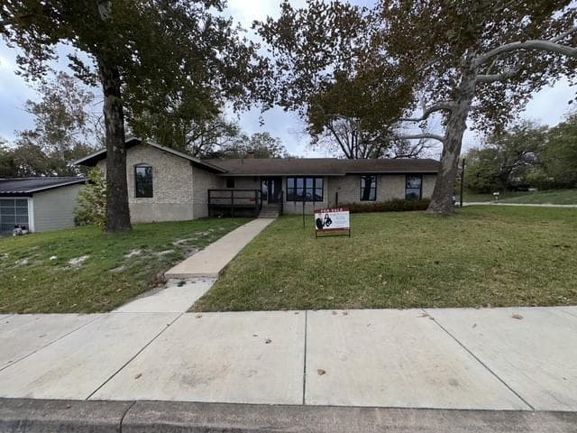 2101  Vanderbilt Ln
