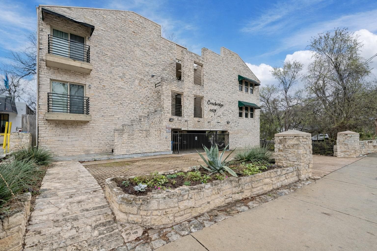 4409  Duval St  #305