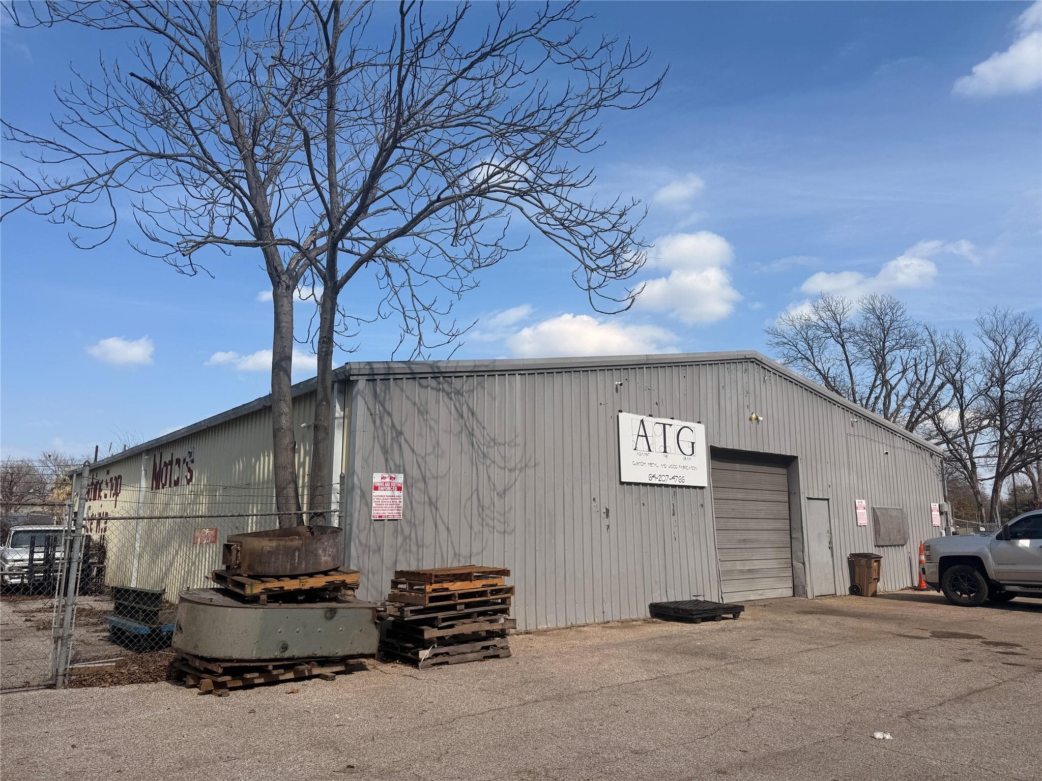 2406 Hidalgo St