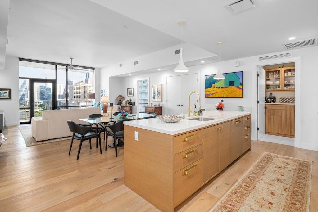 70  Rainey St  #1306