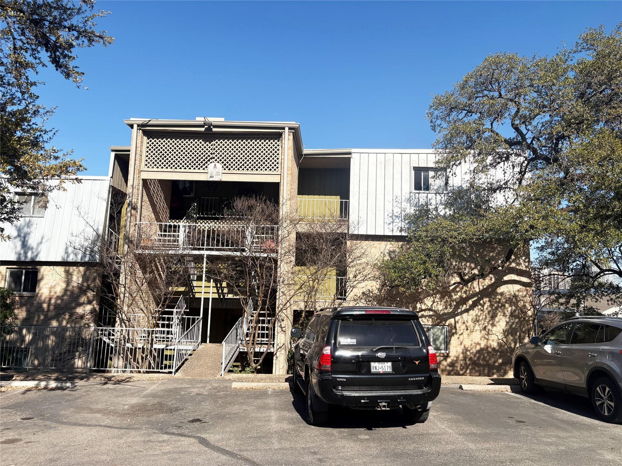 620 S 1st St  #201