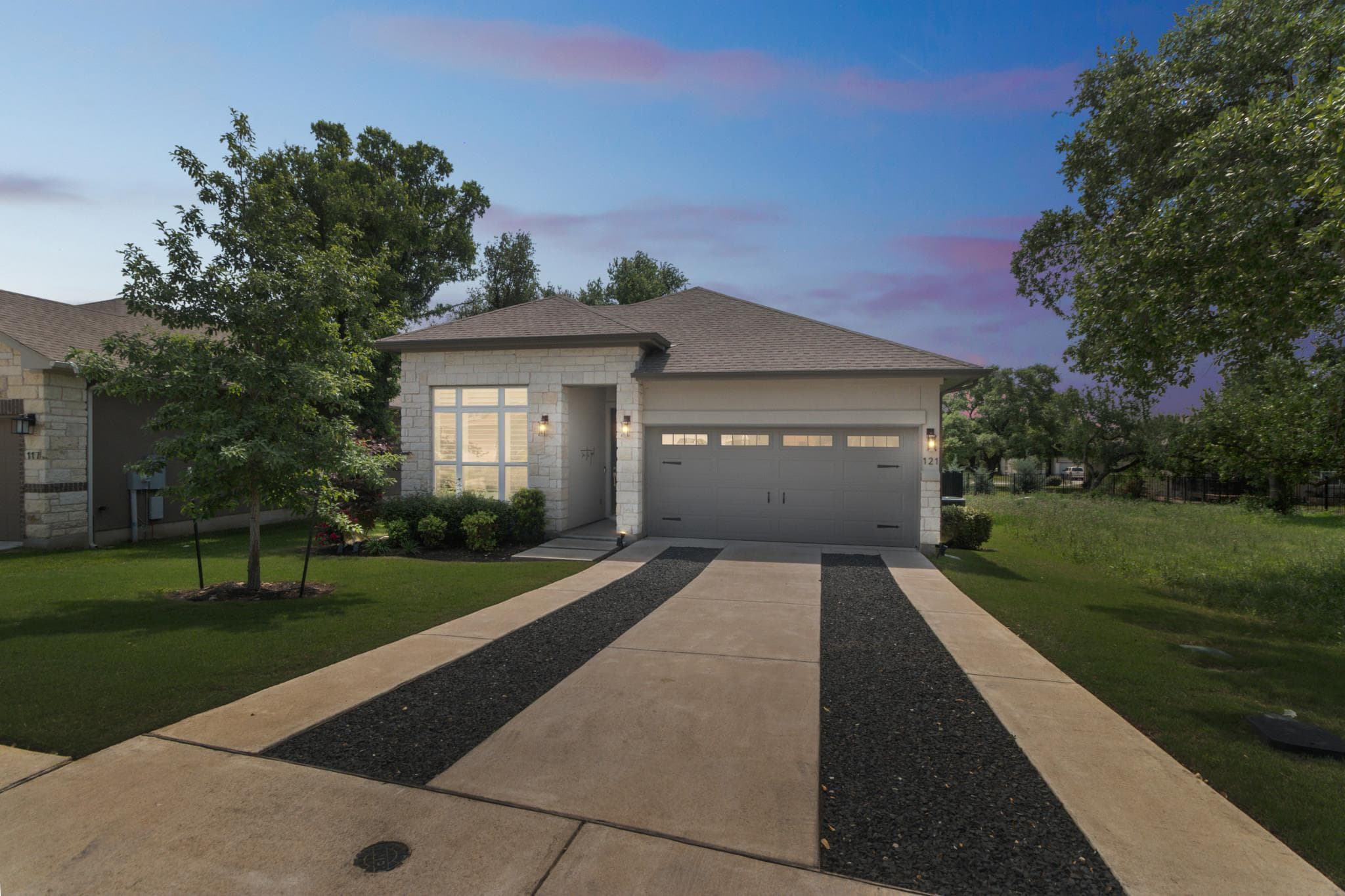 121  Monterey Oak Trl