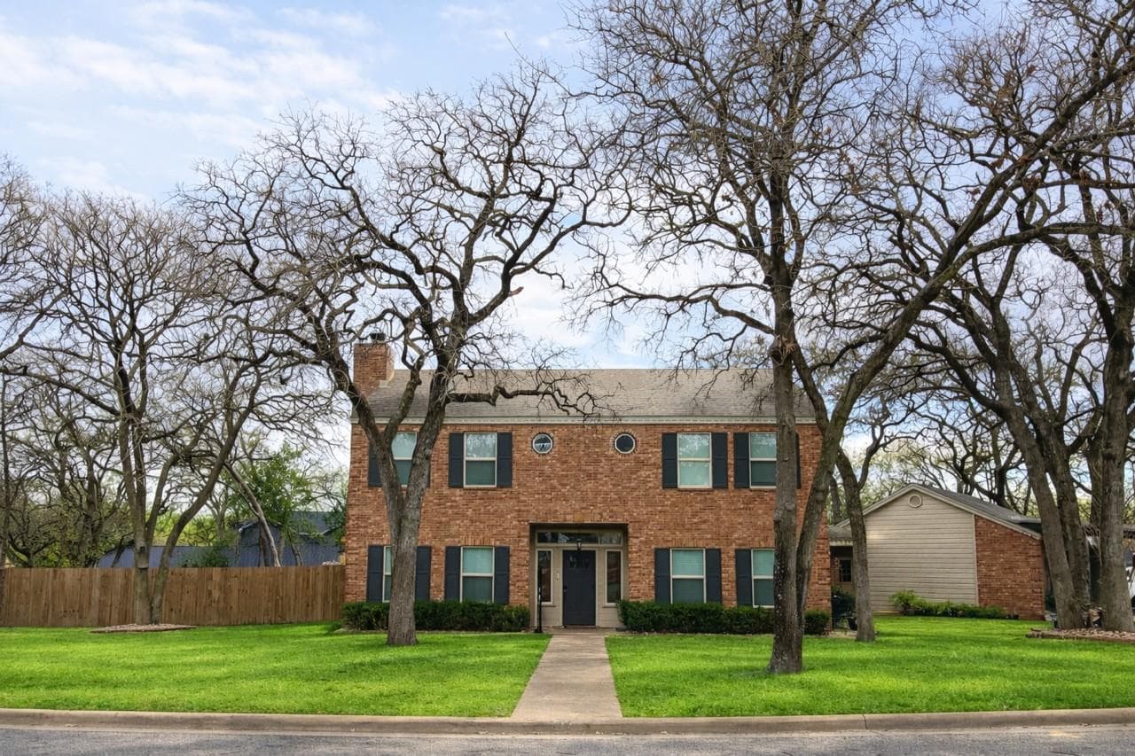 712  ENFIELD Dr