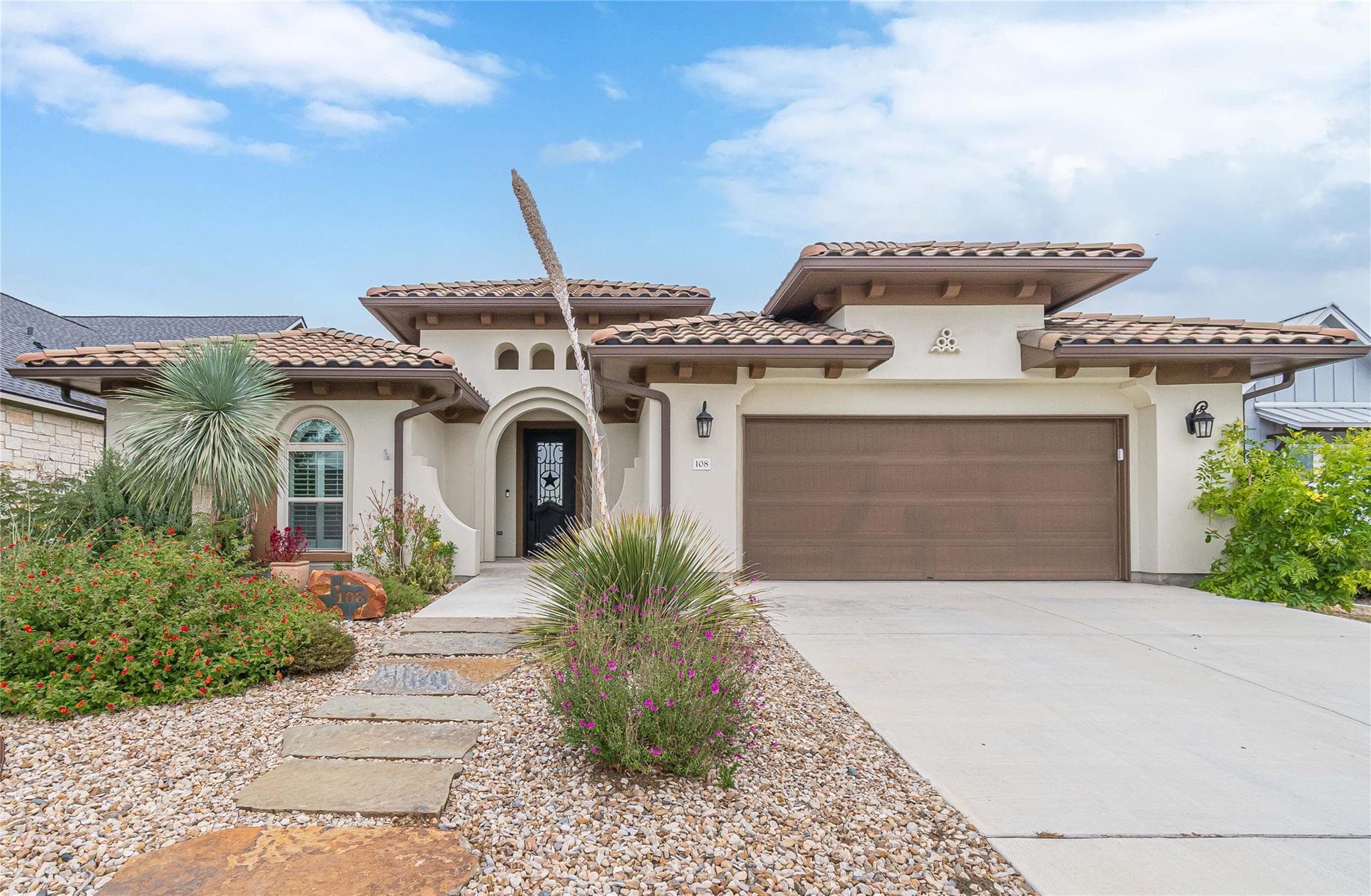 108  Hopping Peach St