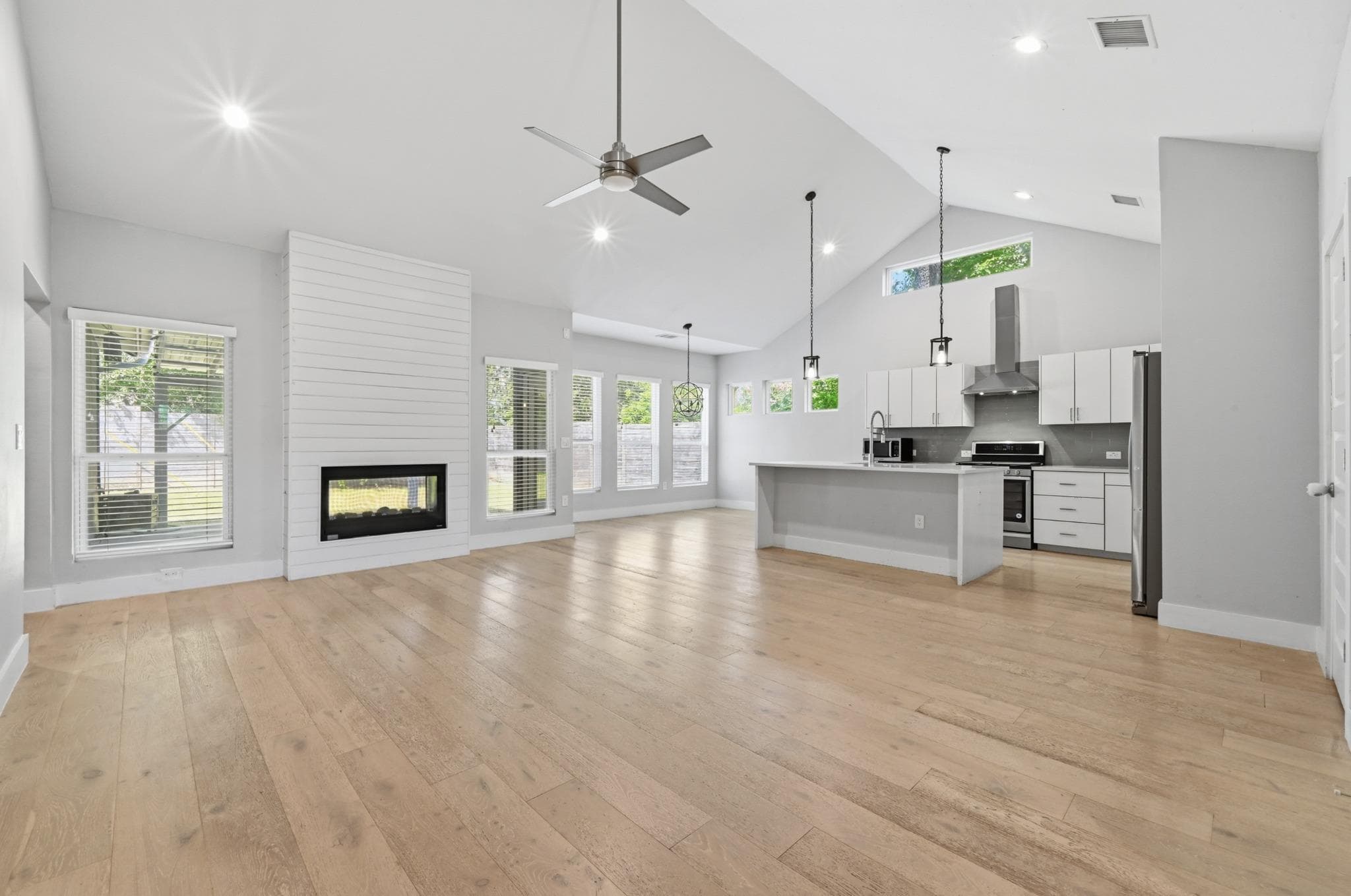4207  Alexandria Dr