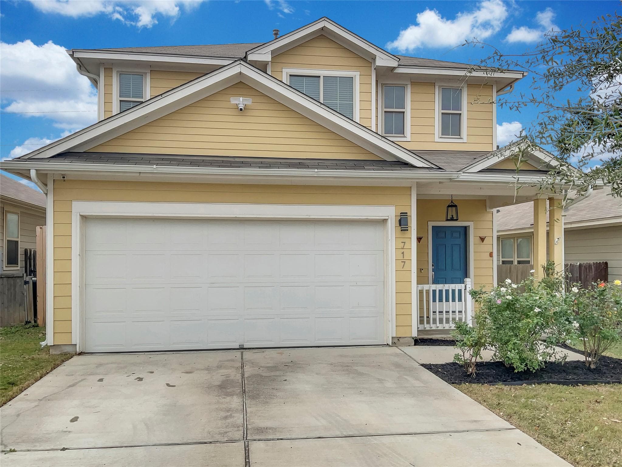 717  Twisted Oaks Ln