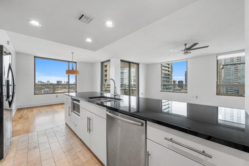 300  Bowie St  #2701