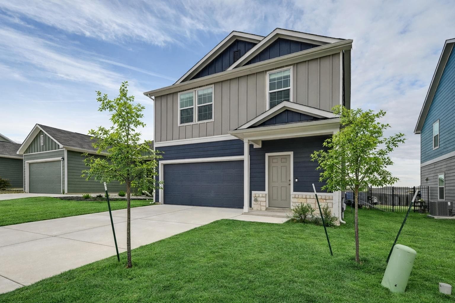 7717  Poppy Petal Loop