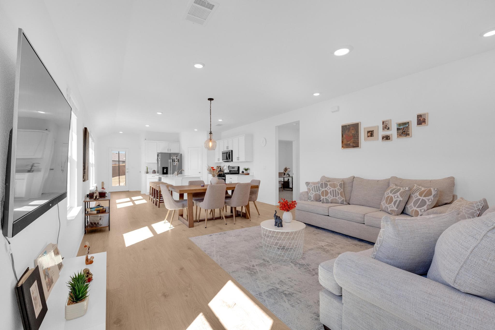 668  Lake Sweetwater Ln