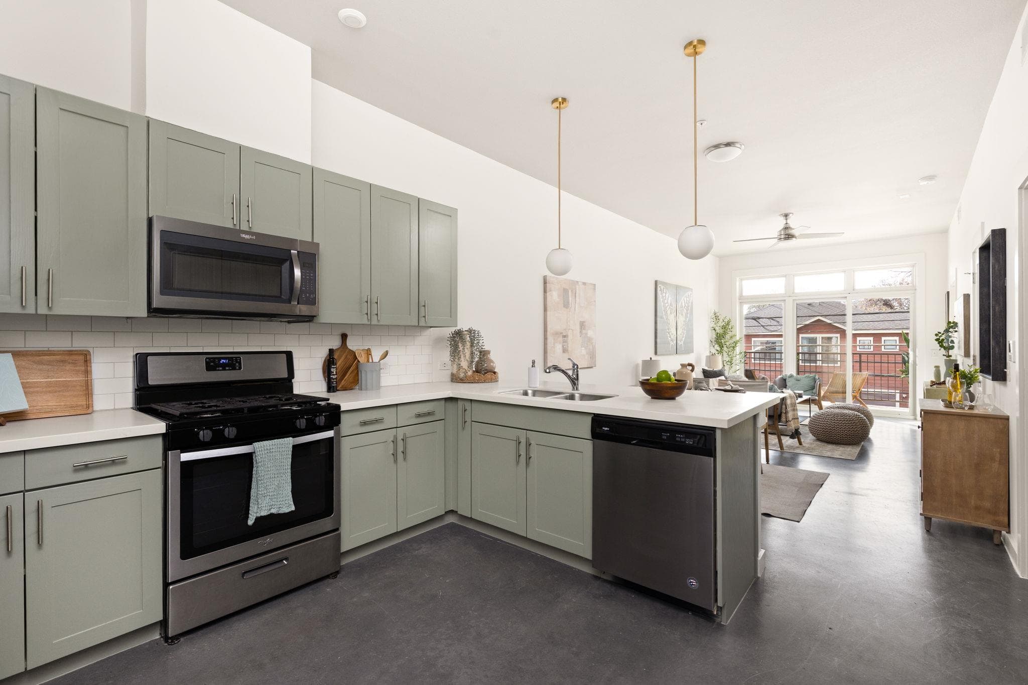 1301  Chicon St  #203