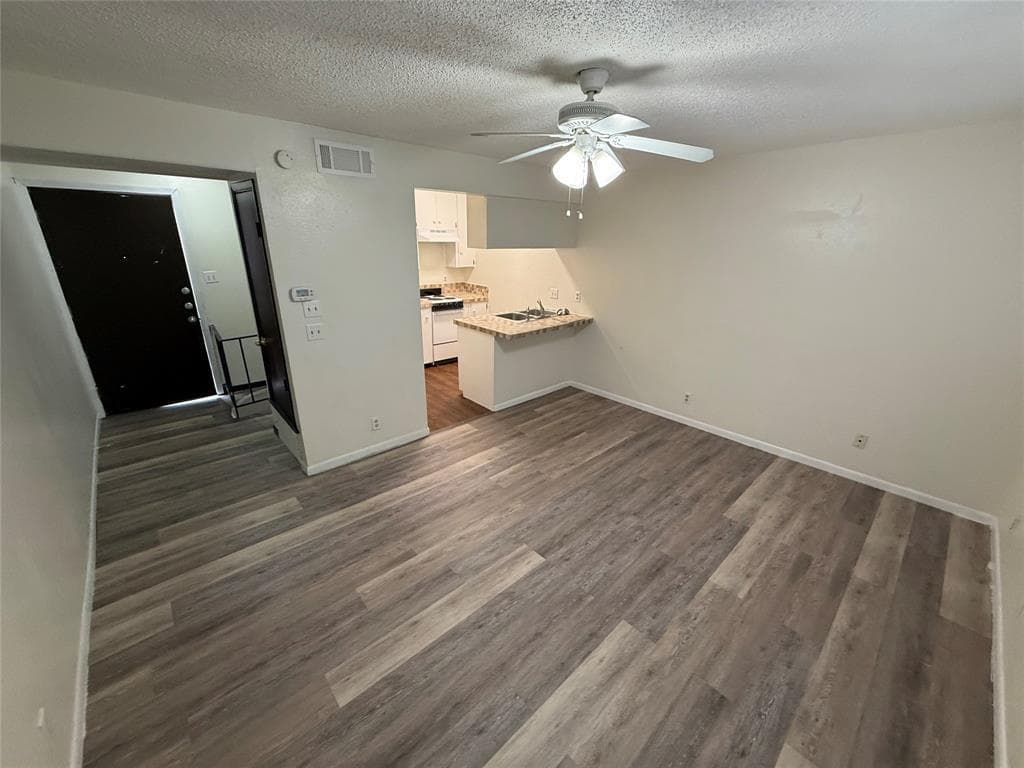 2408 Longview St #104.