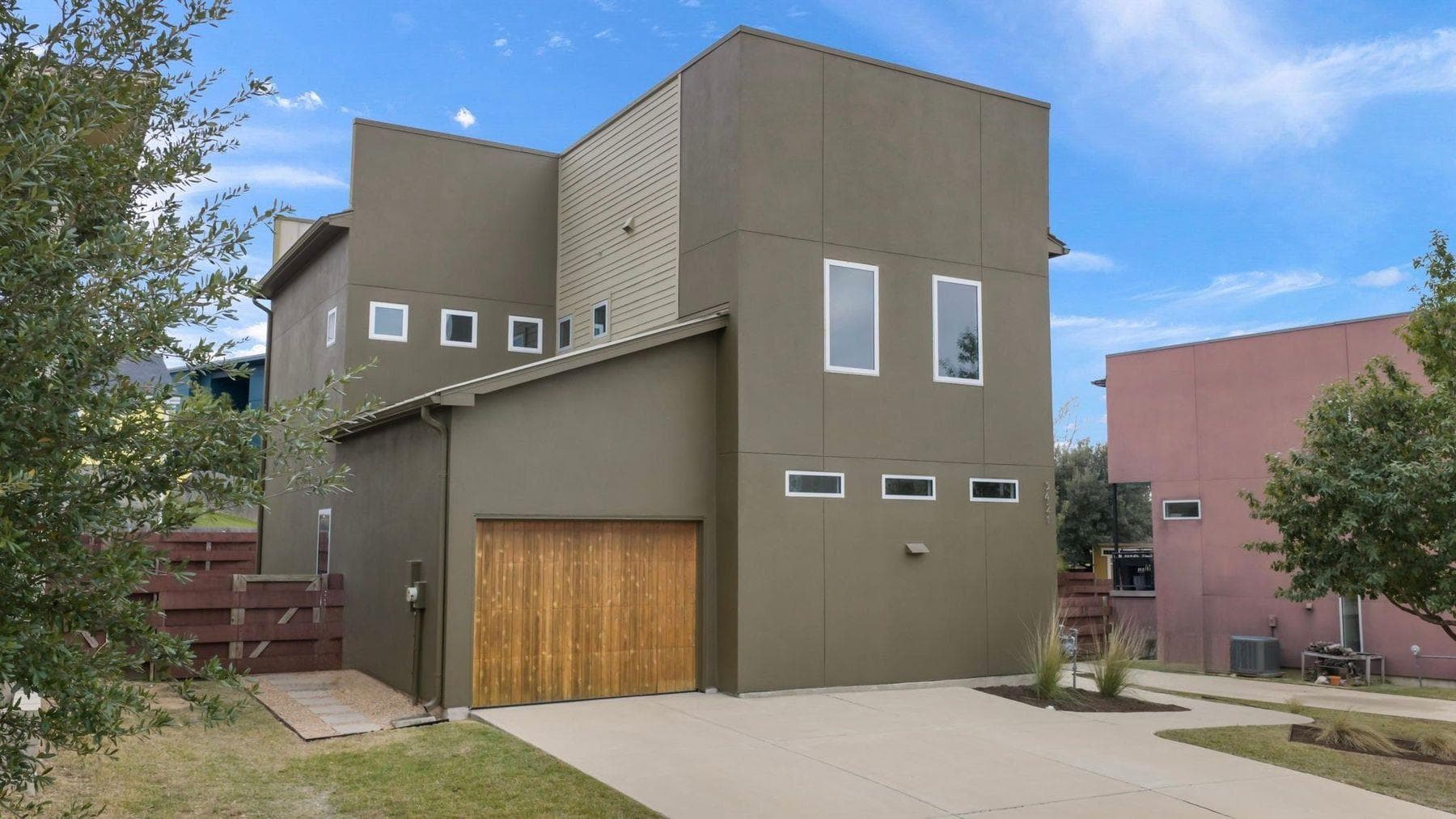 5421  Agatha Cir