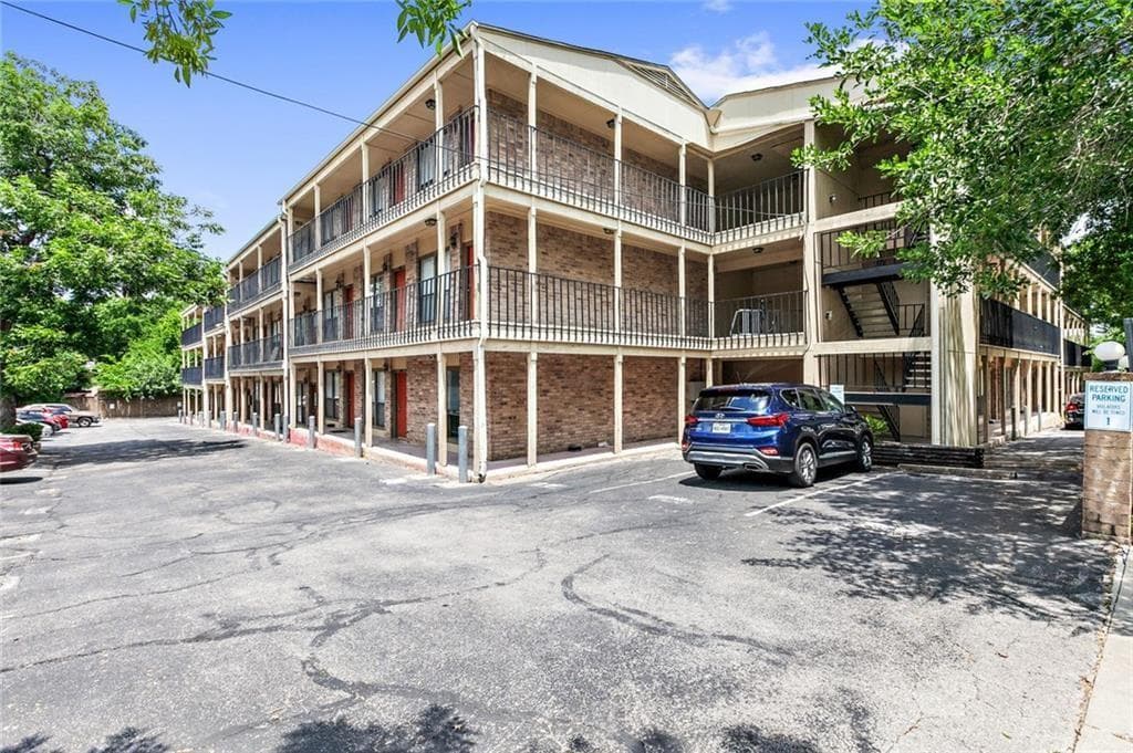 3000  Guadalupe St  #309