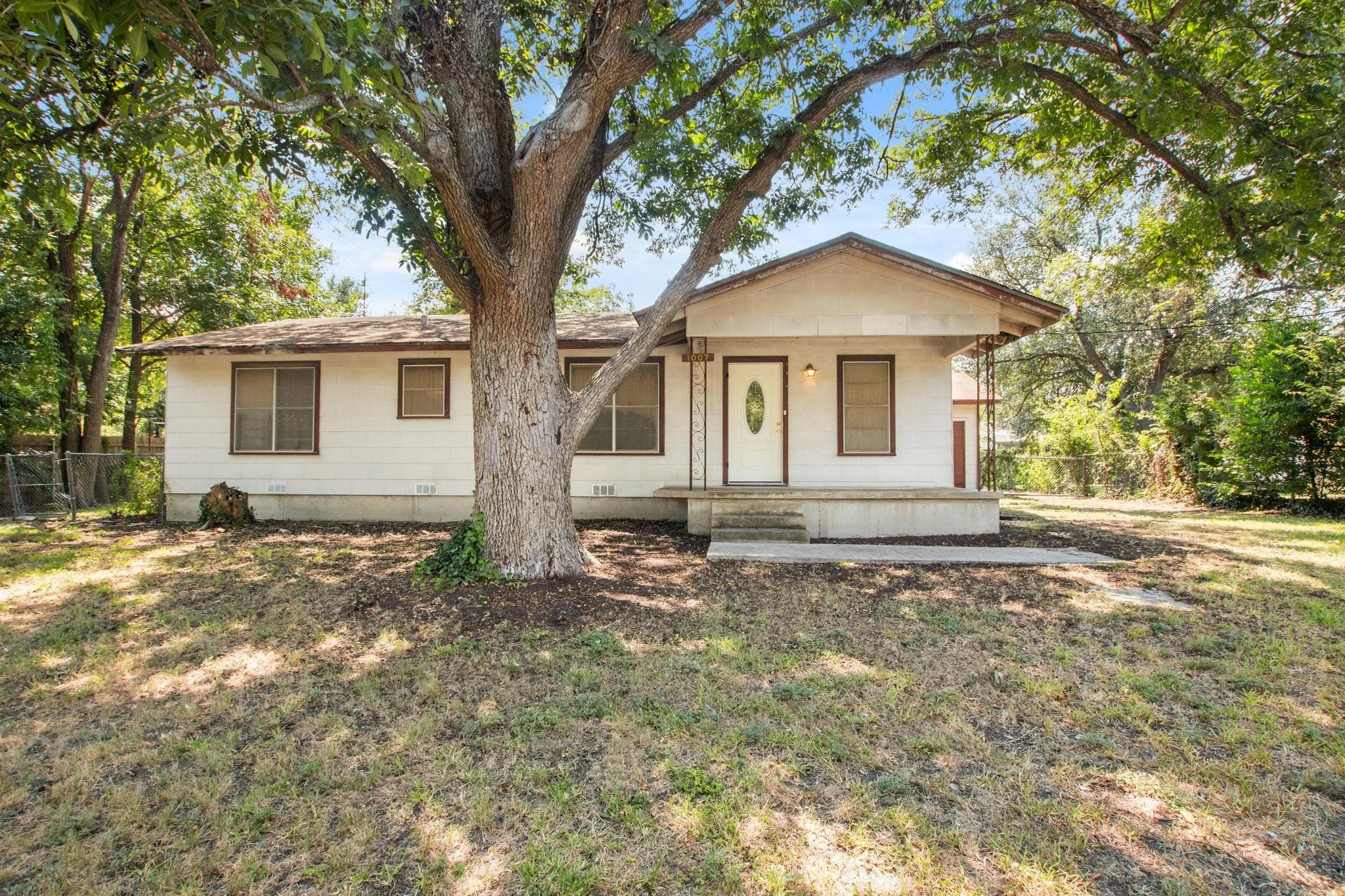 1007  Kimbro St