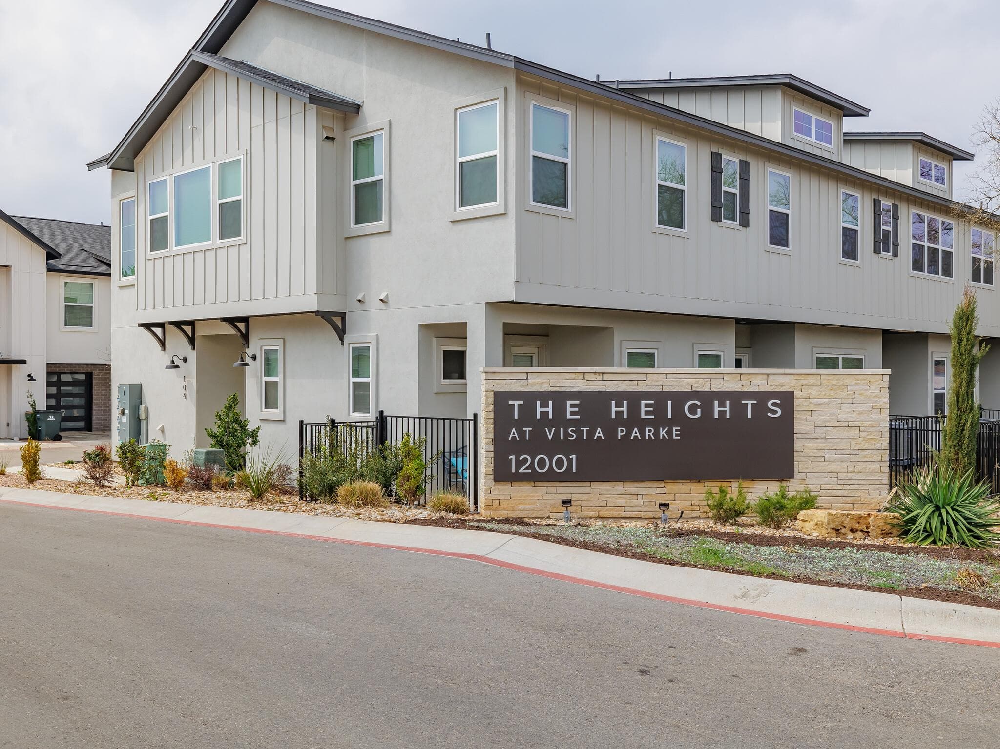 12001  Vista Parke Dr  #1204