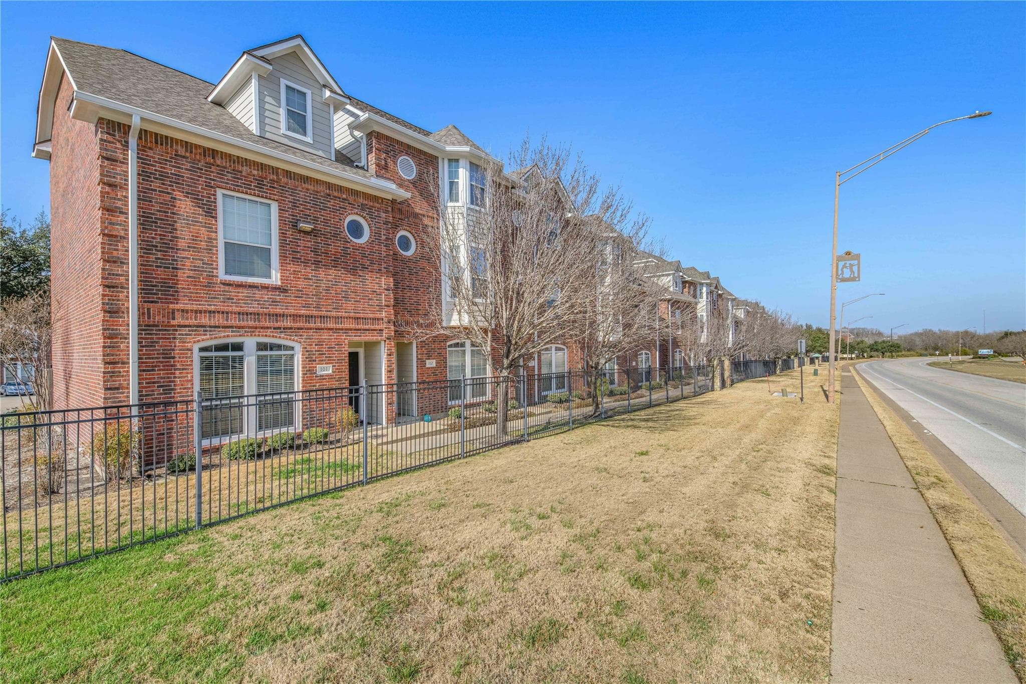 305 Holleman Dr E #102