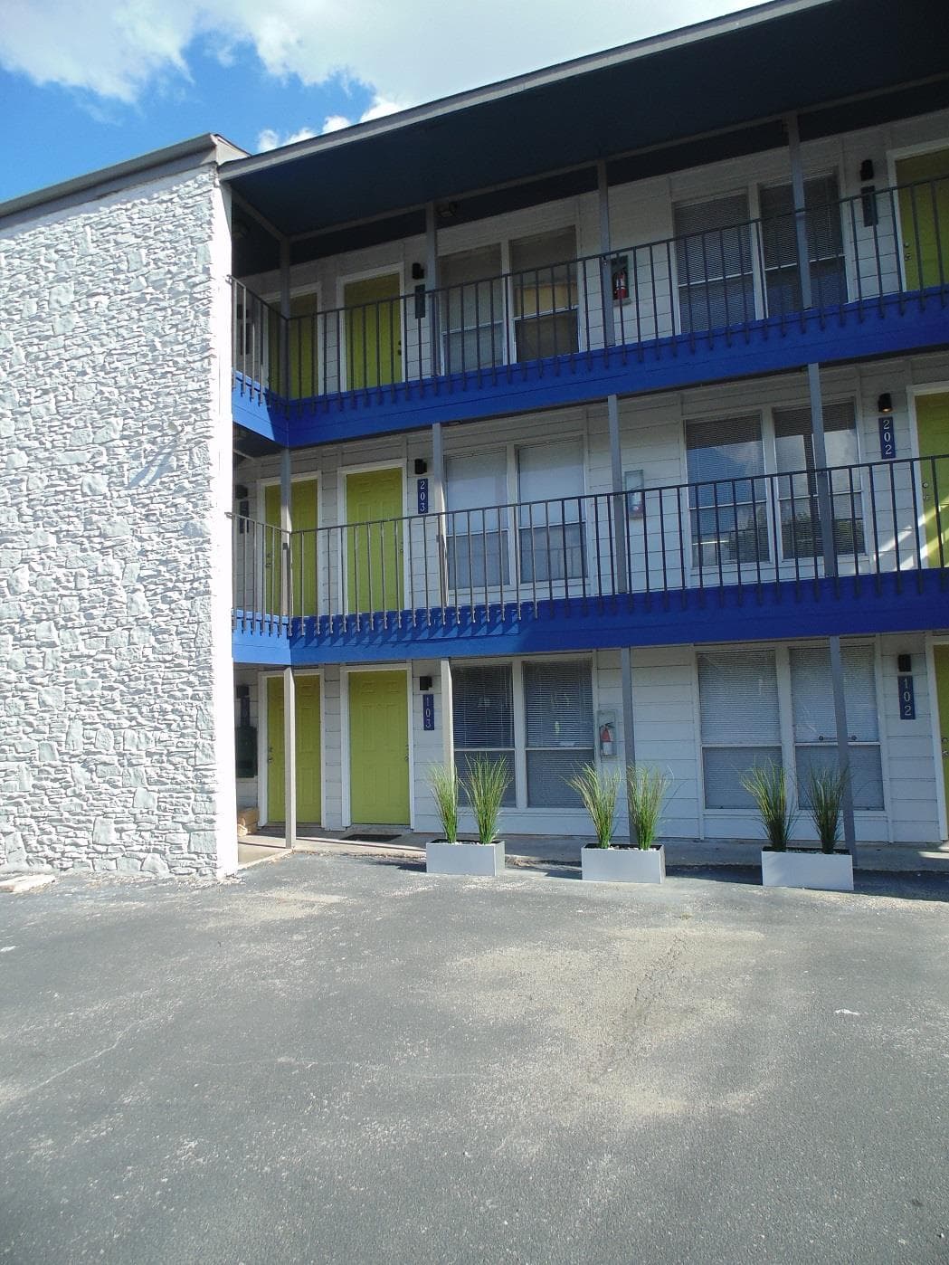 4303  Duval St  #204