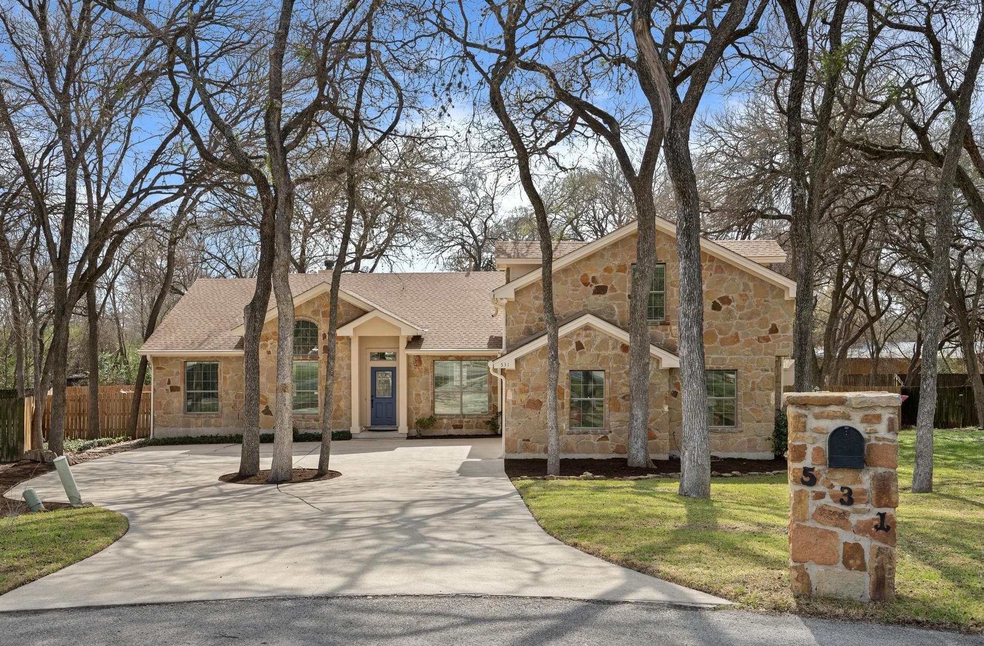 531  Leanna Oak Loop