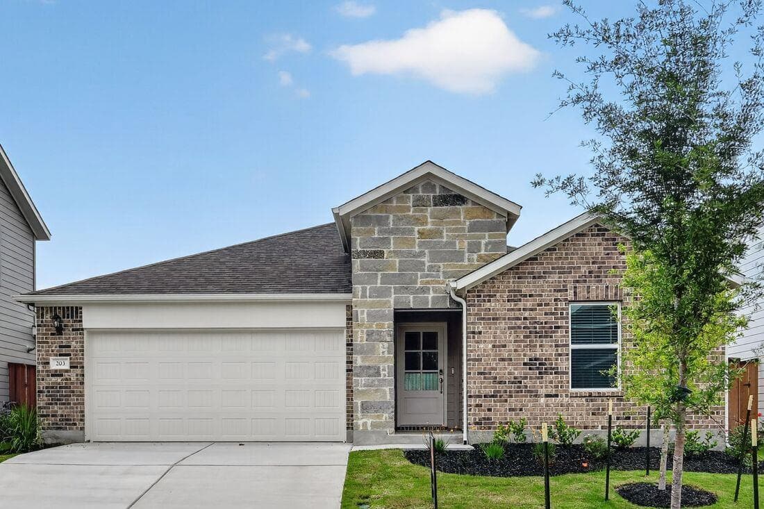 203  Makinaw Rd