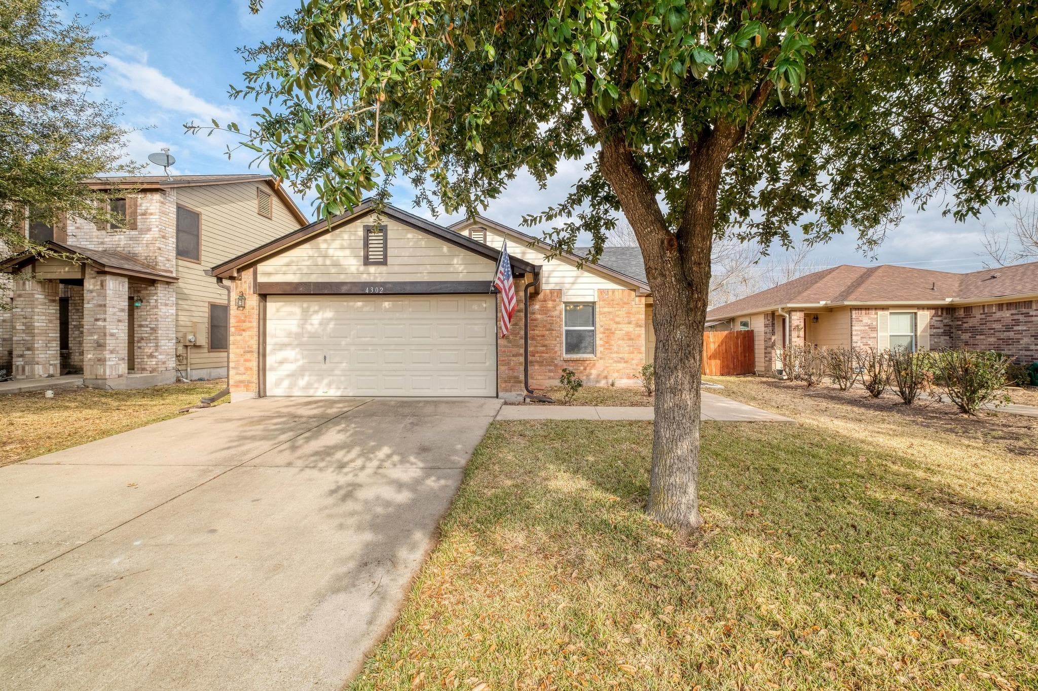 4302  Kings Canyon Dr