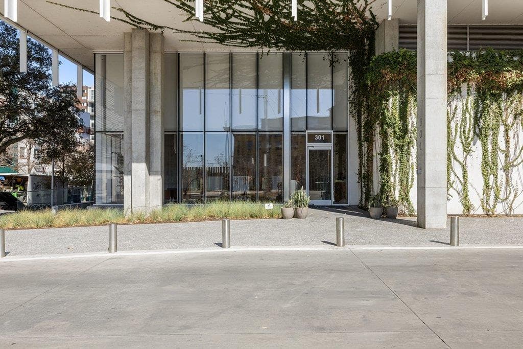 301  West Ave  #1701