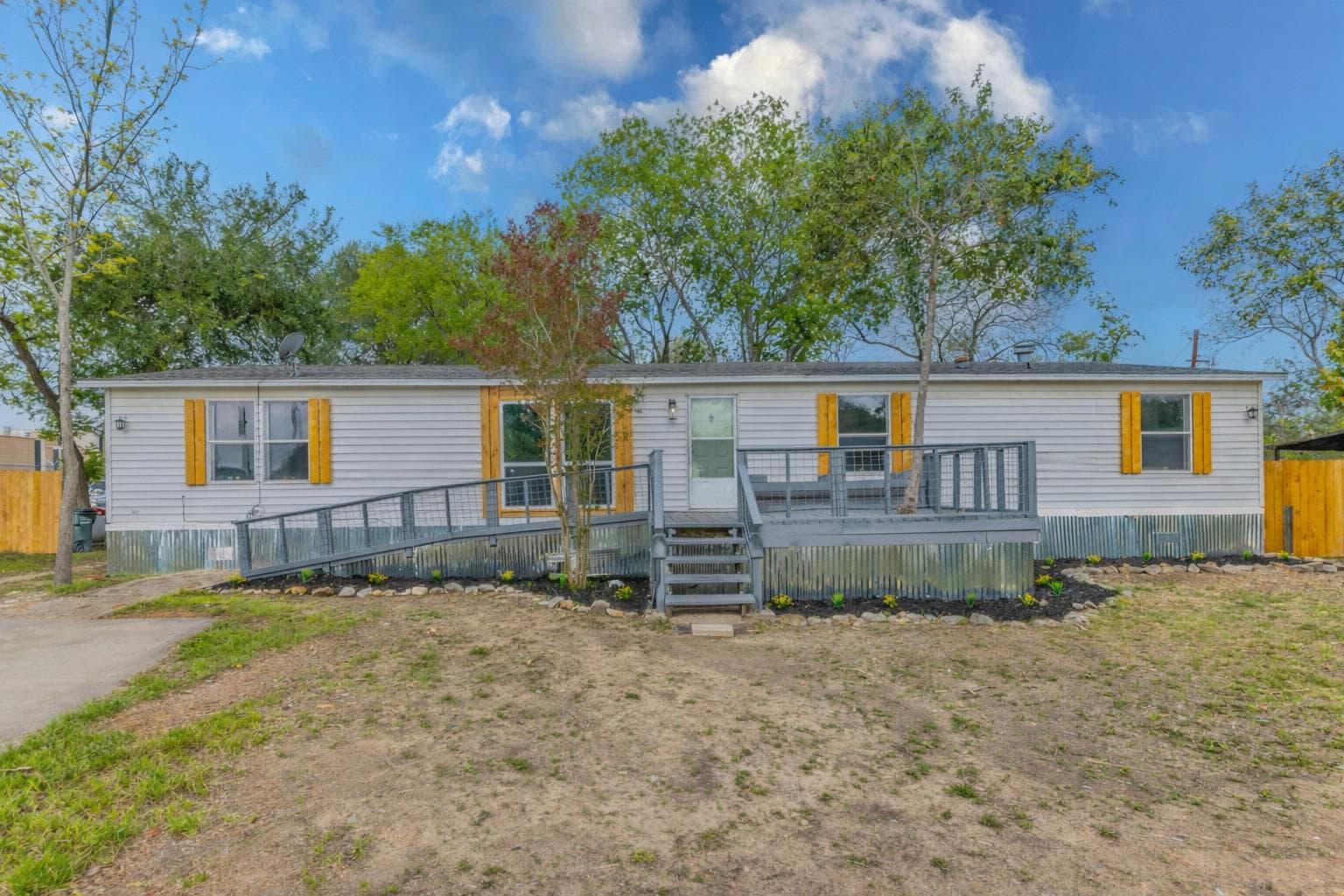 1901 Pecan St