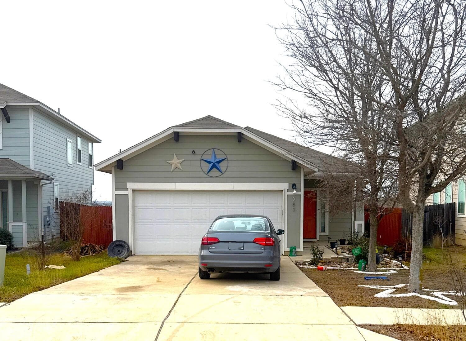 587  Twisted Oaks Ln