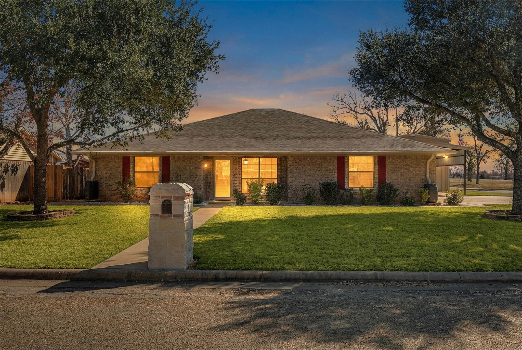 1601 Sunset Cir