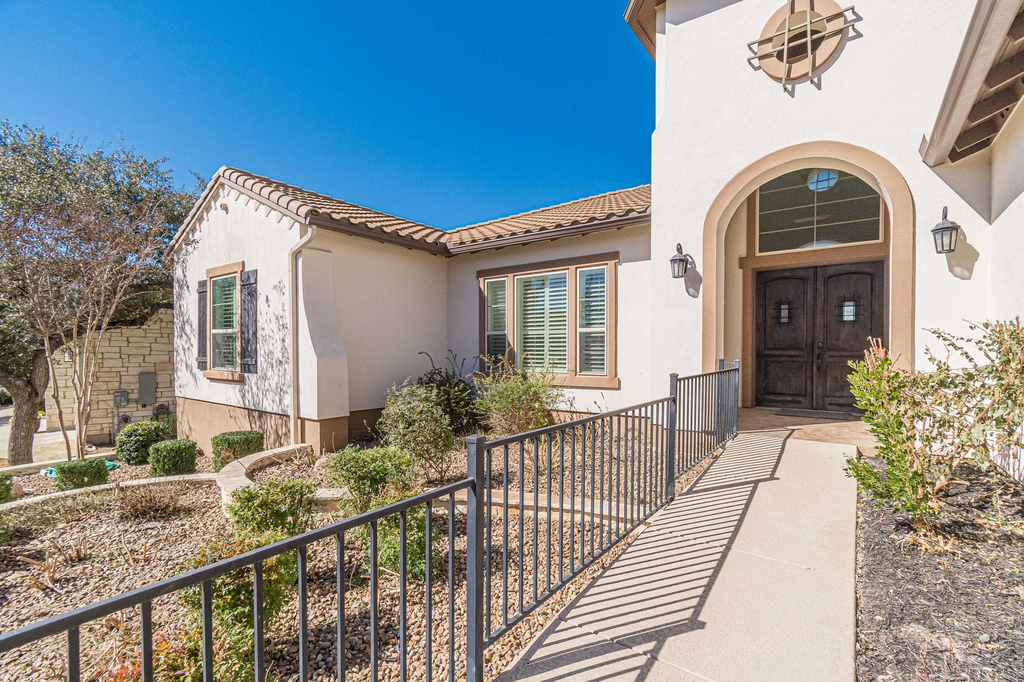 216  Skipping Cedar St