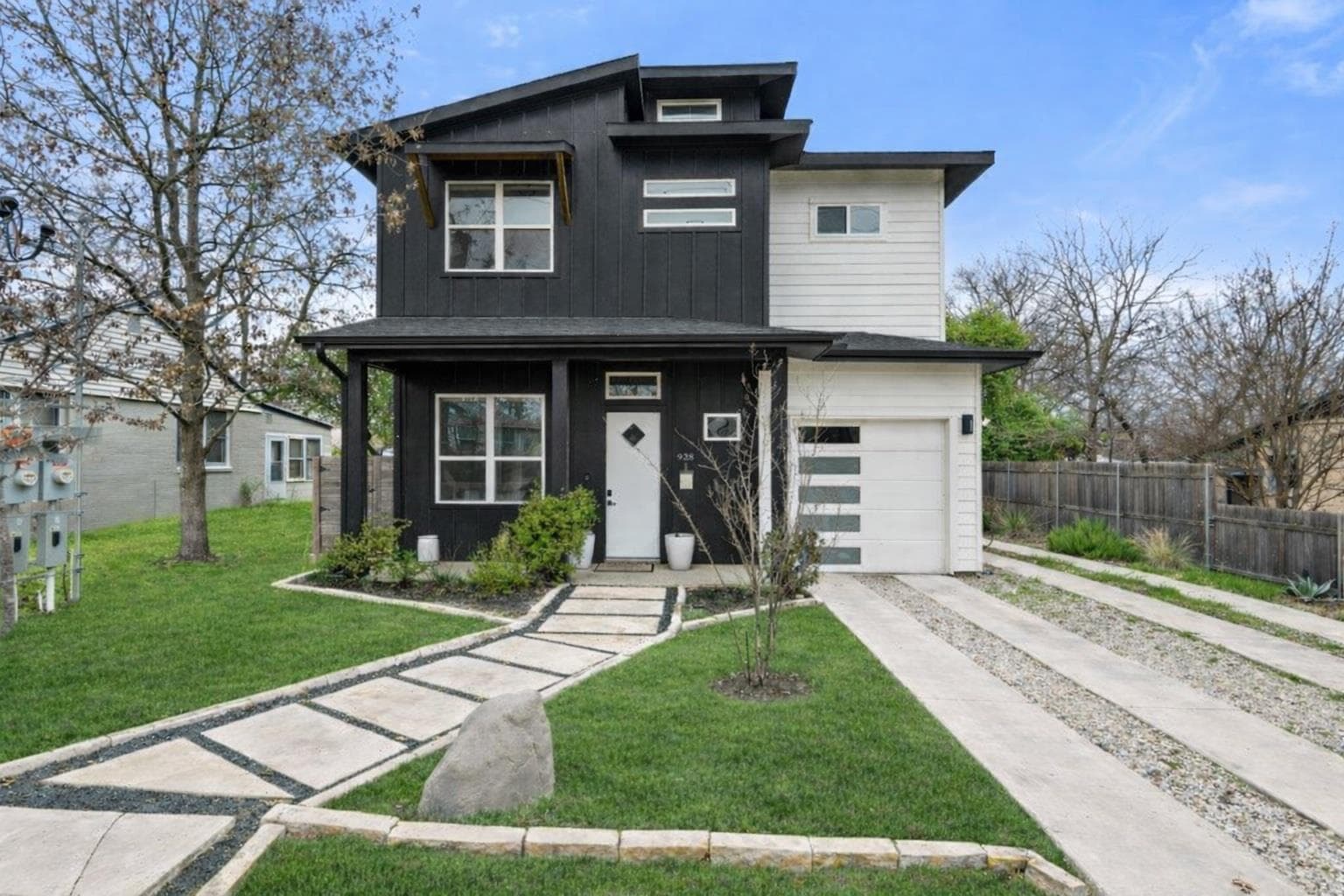 928 E 53rd 1/2 St  #1