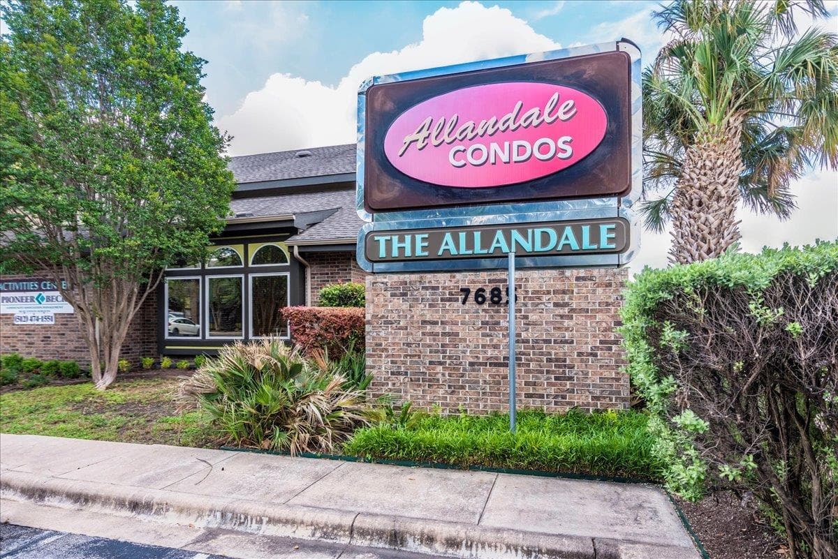 7685  Northcross Dr  #521