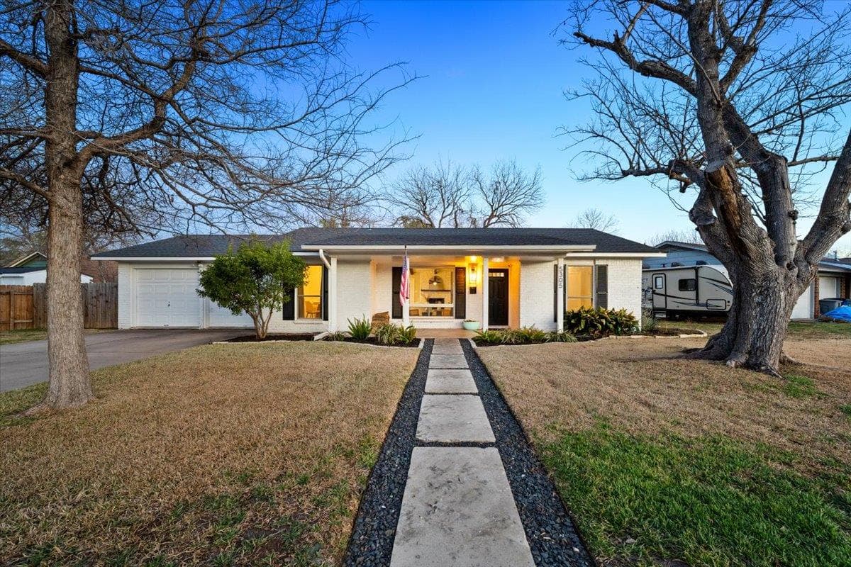 5305  Fairmont Cir