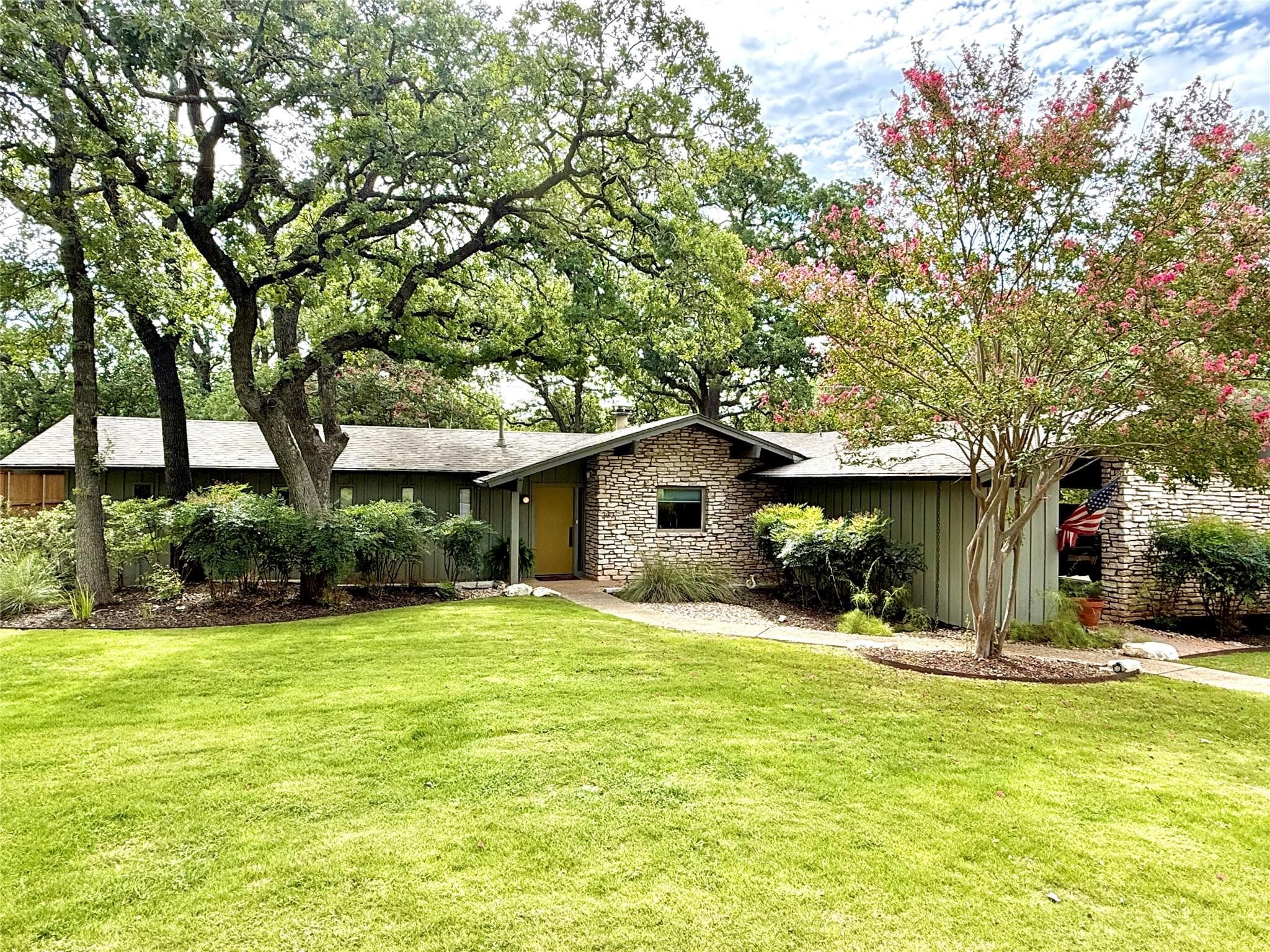 202  Tanglewood Dr