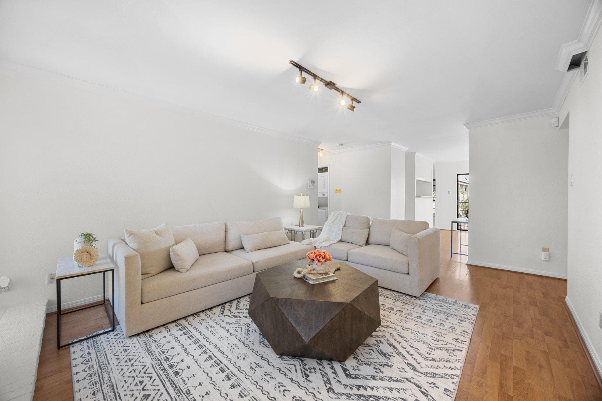 4159  Steck Ave  #258