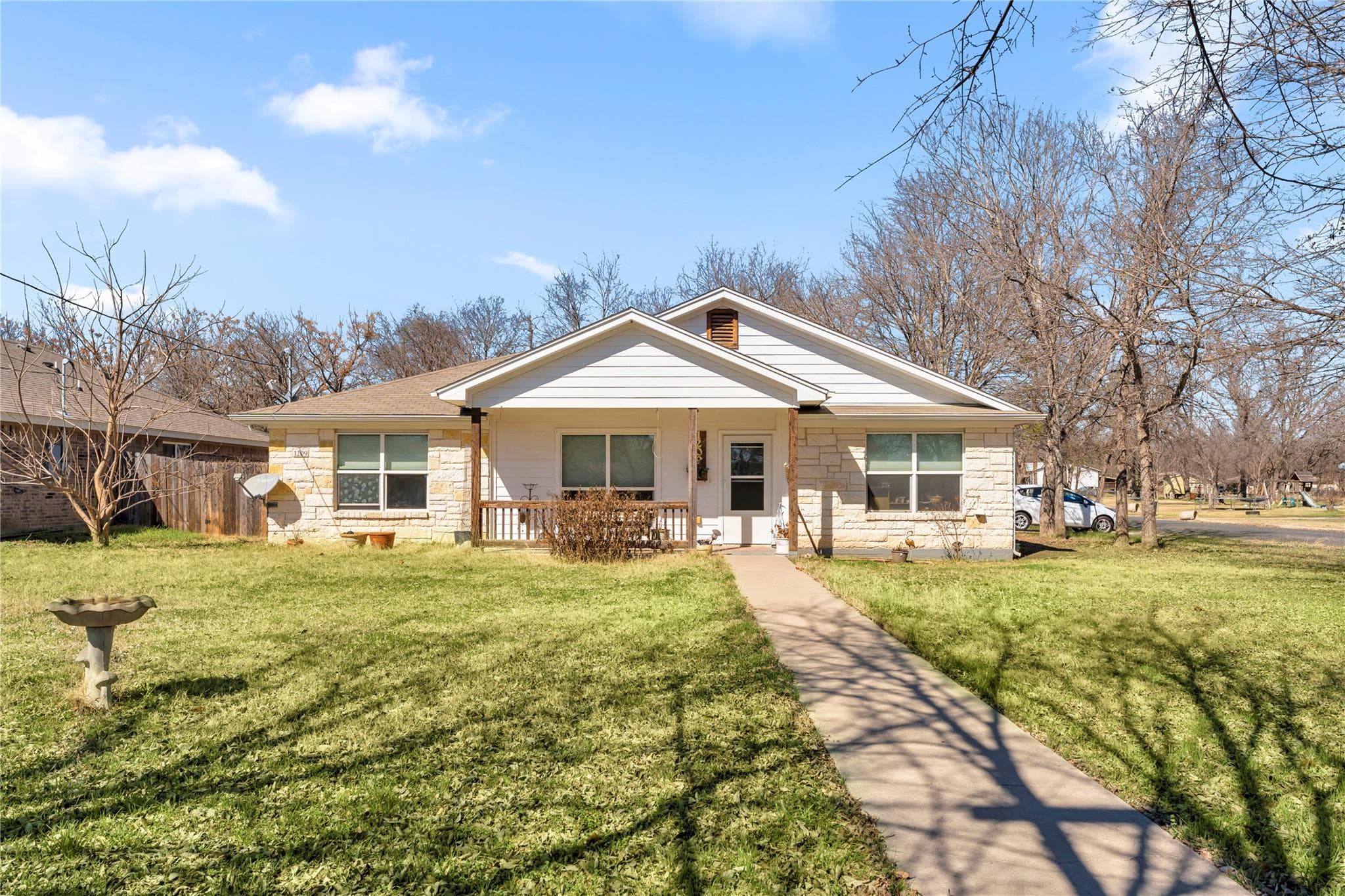 1209 E Avenue F None