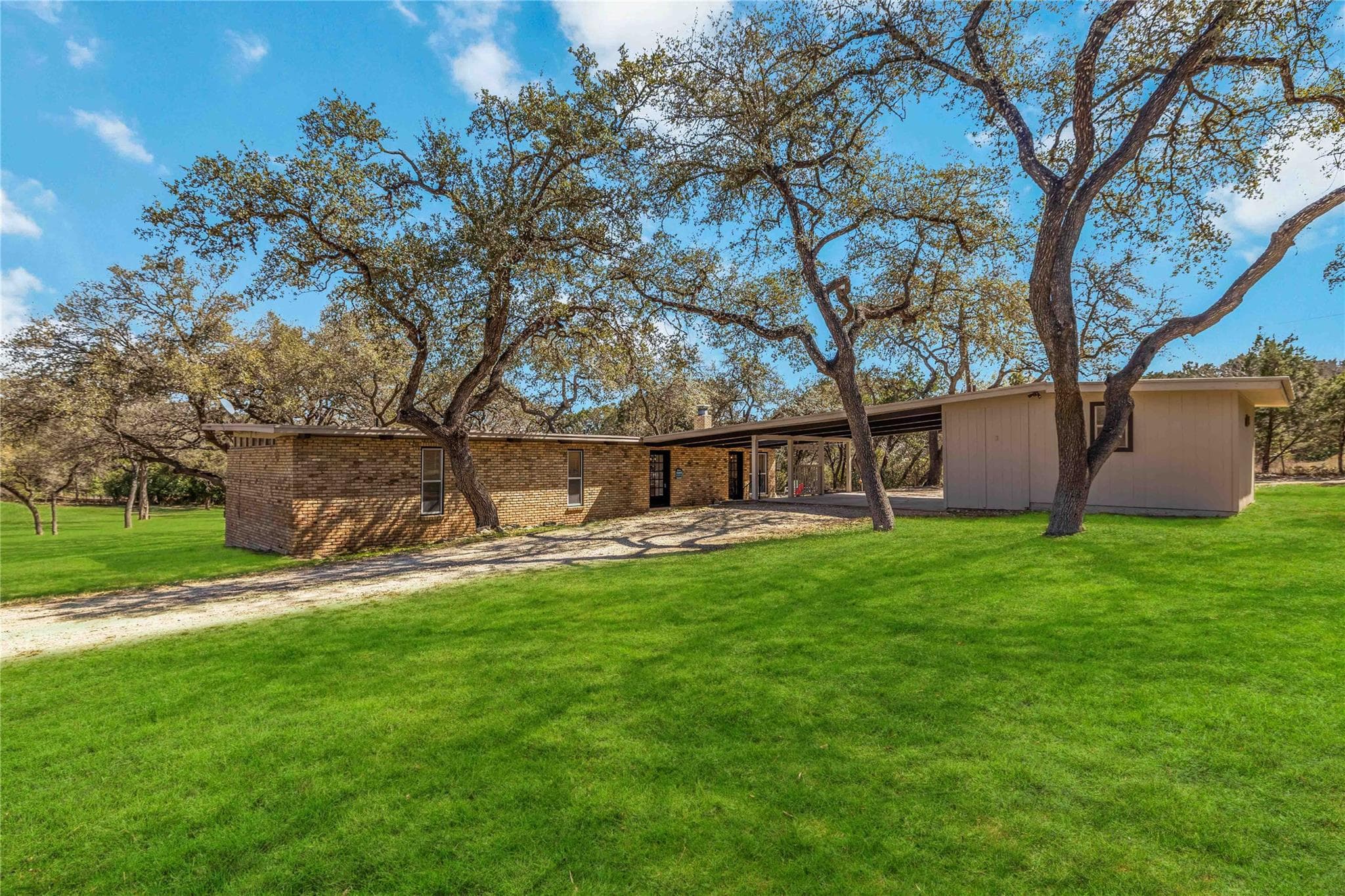 17416  Sleepy Hollow Dr