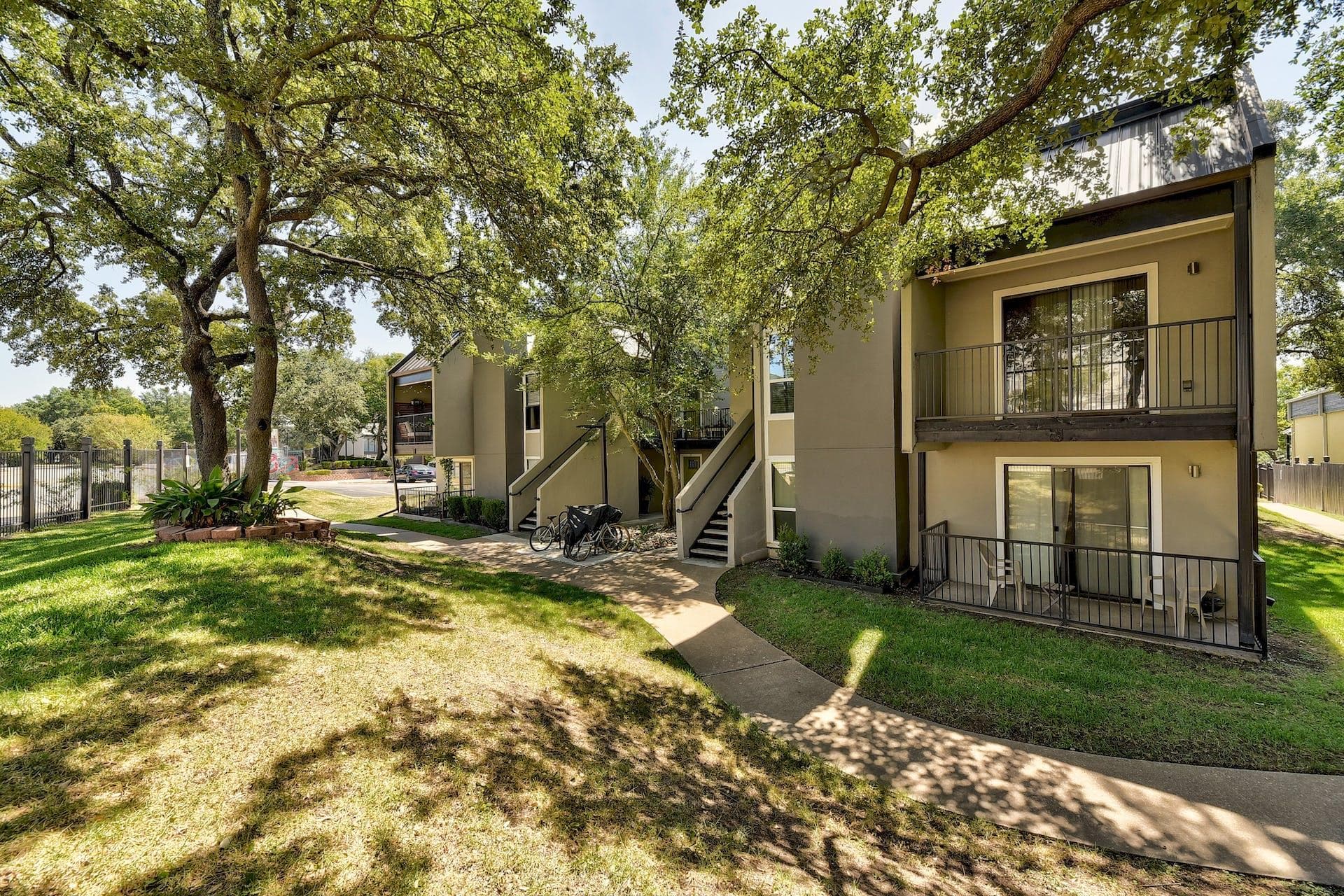935  La Posada Dr  #213