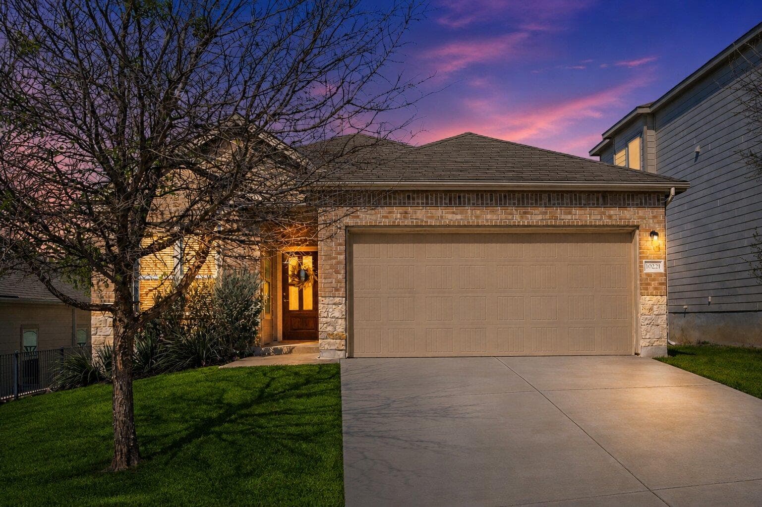 10221  Pinnacle Crest Loop