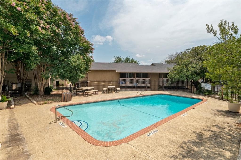 2124 Burton Dr #140